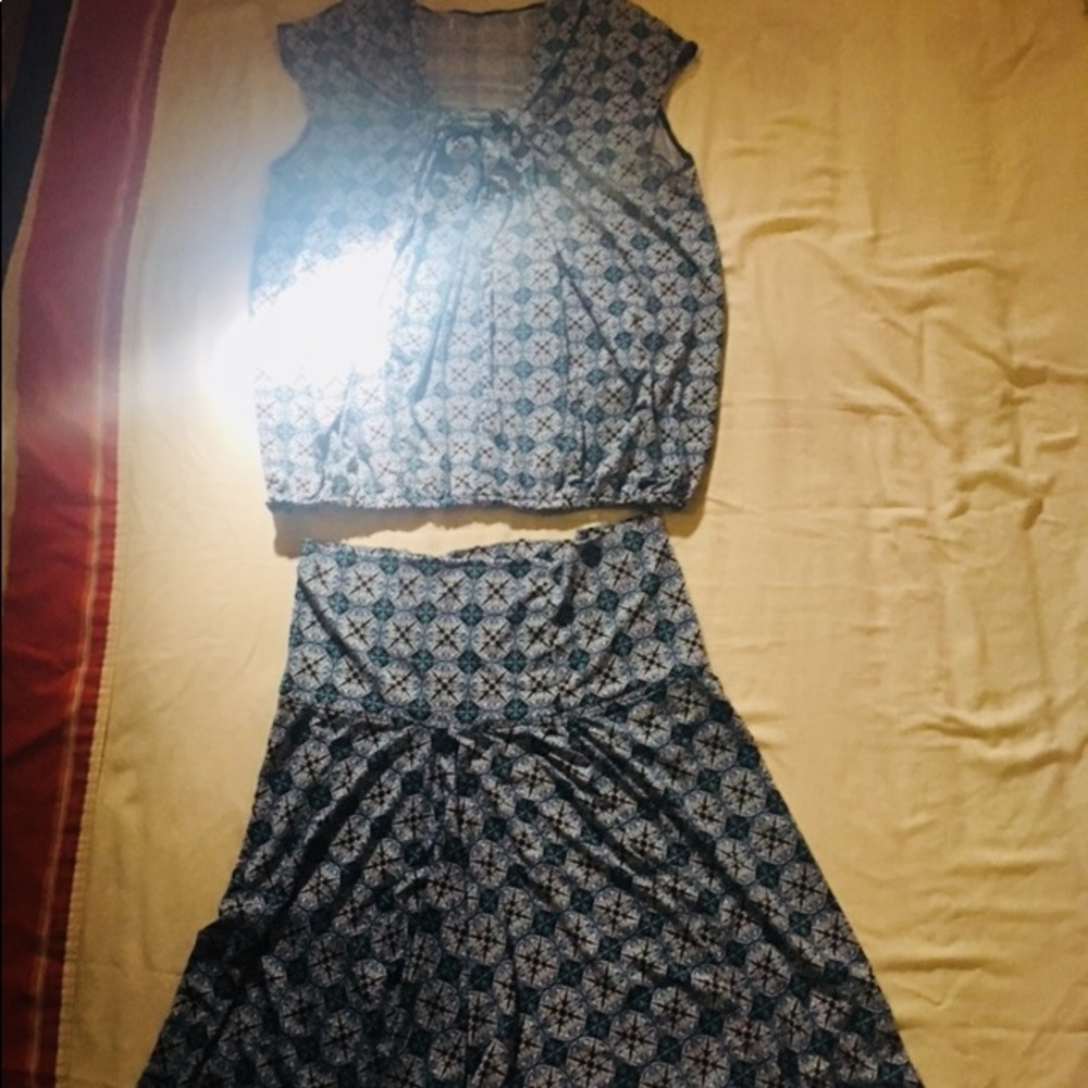 Bundle. Beautiful outfit, blouse and skirt.